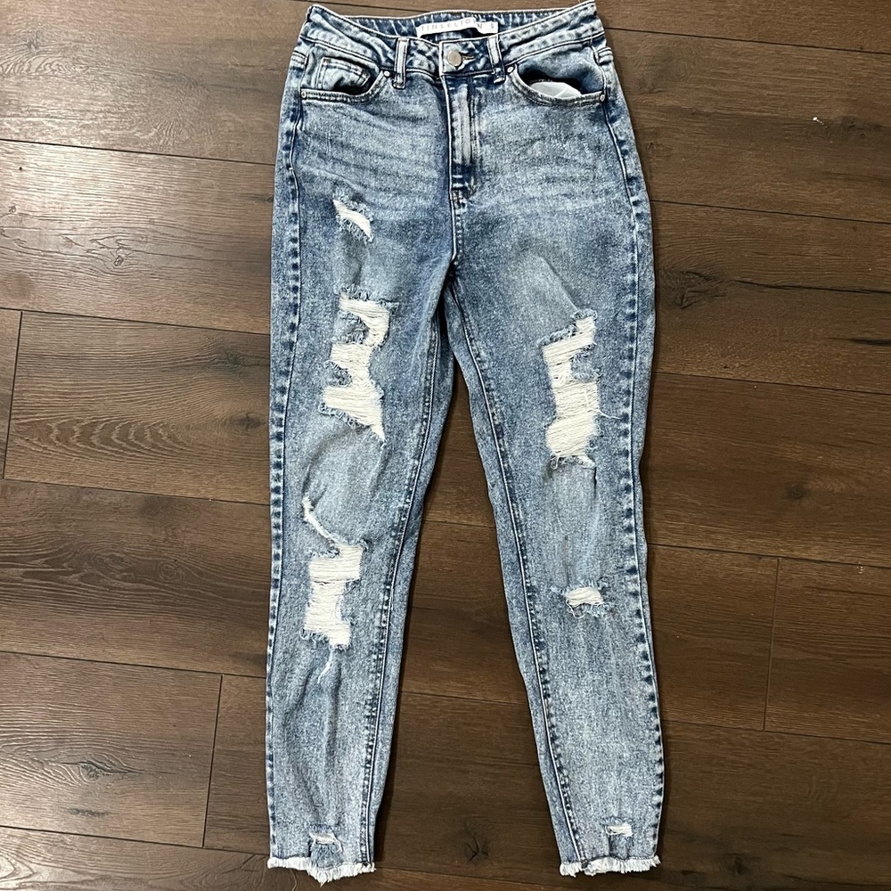 Womens TINSELTOWN high rise distressed jeans size 5